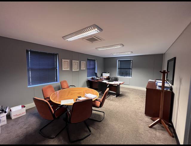 296M² OFFICE TO LET IN KENILWORTH